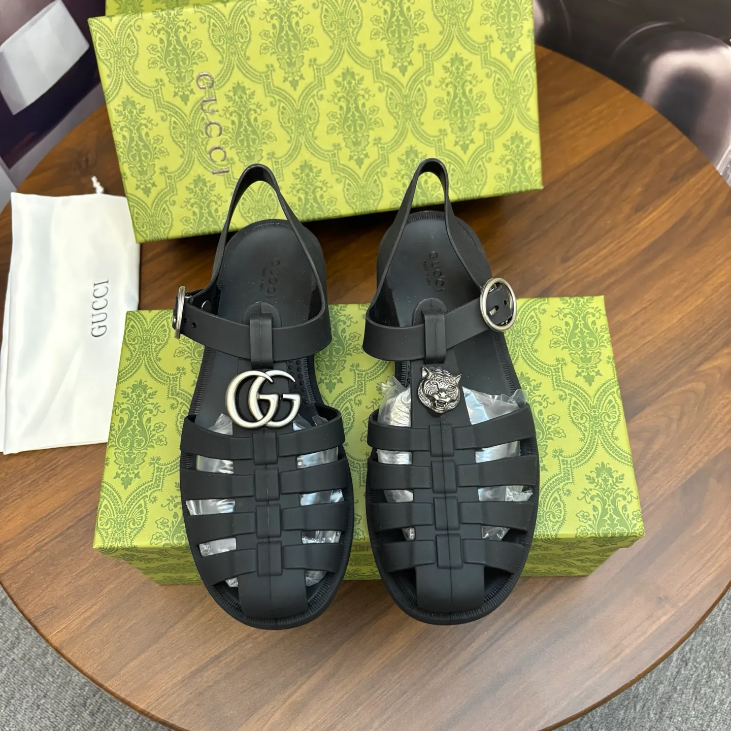 Men's shoes 260💰 [Gucci] Counter quality, top-quality original goods, real photos! Original TPU material, fine workmanship, comfortable; genuine 1:1 replica Size: 36 ~ 46